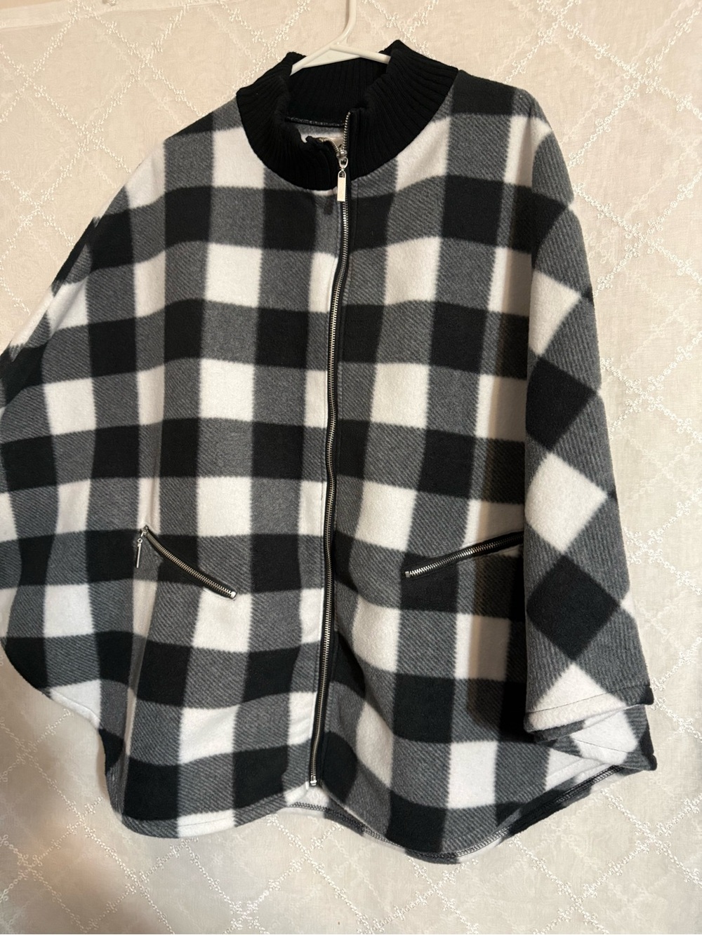 Moda Black and White Plaid Zip-Front Women's Cape - Picture 2 of 8